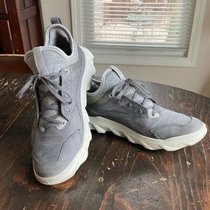 Women’s Ecco Mx Low Shoe • Sz 39 (8-8.5) • Steel/Concrete